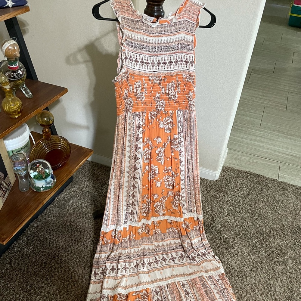 Boho maxi dress with scrunch top and button back!